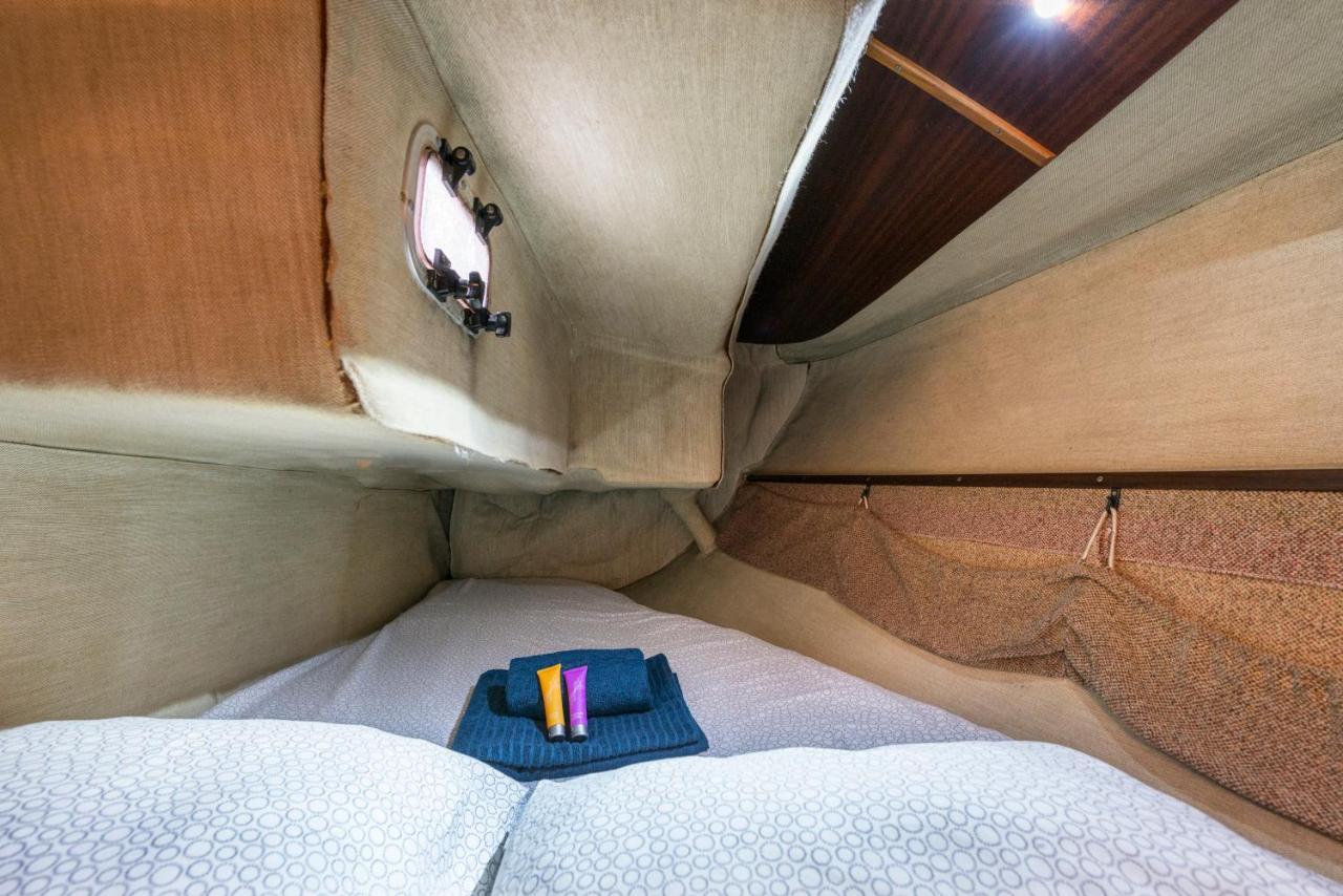 Pequeno Velero En Port Forum Ideal Para Backpackers Sant Adria de Besos Exterior photo